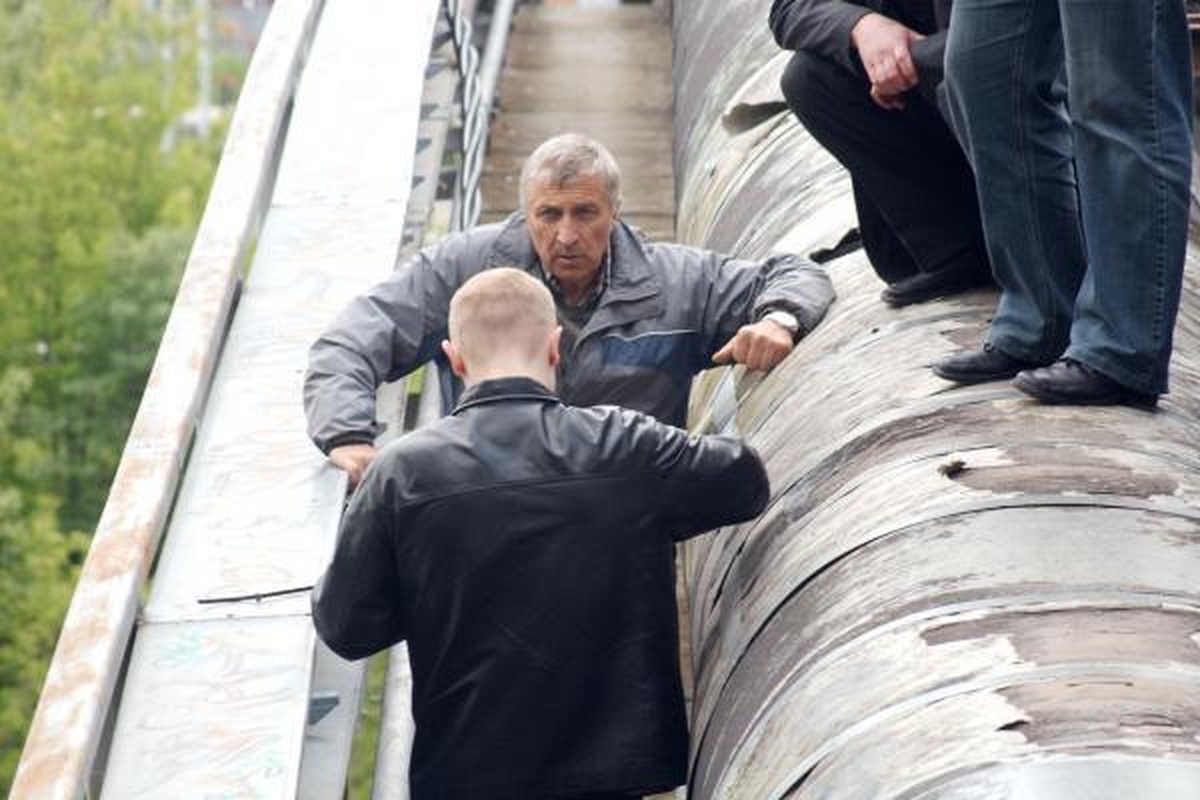 Sostinėje ant tilto nuo elektros išlydžio smarkiai apdegė paauglys