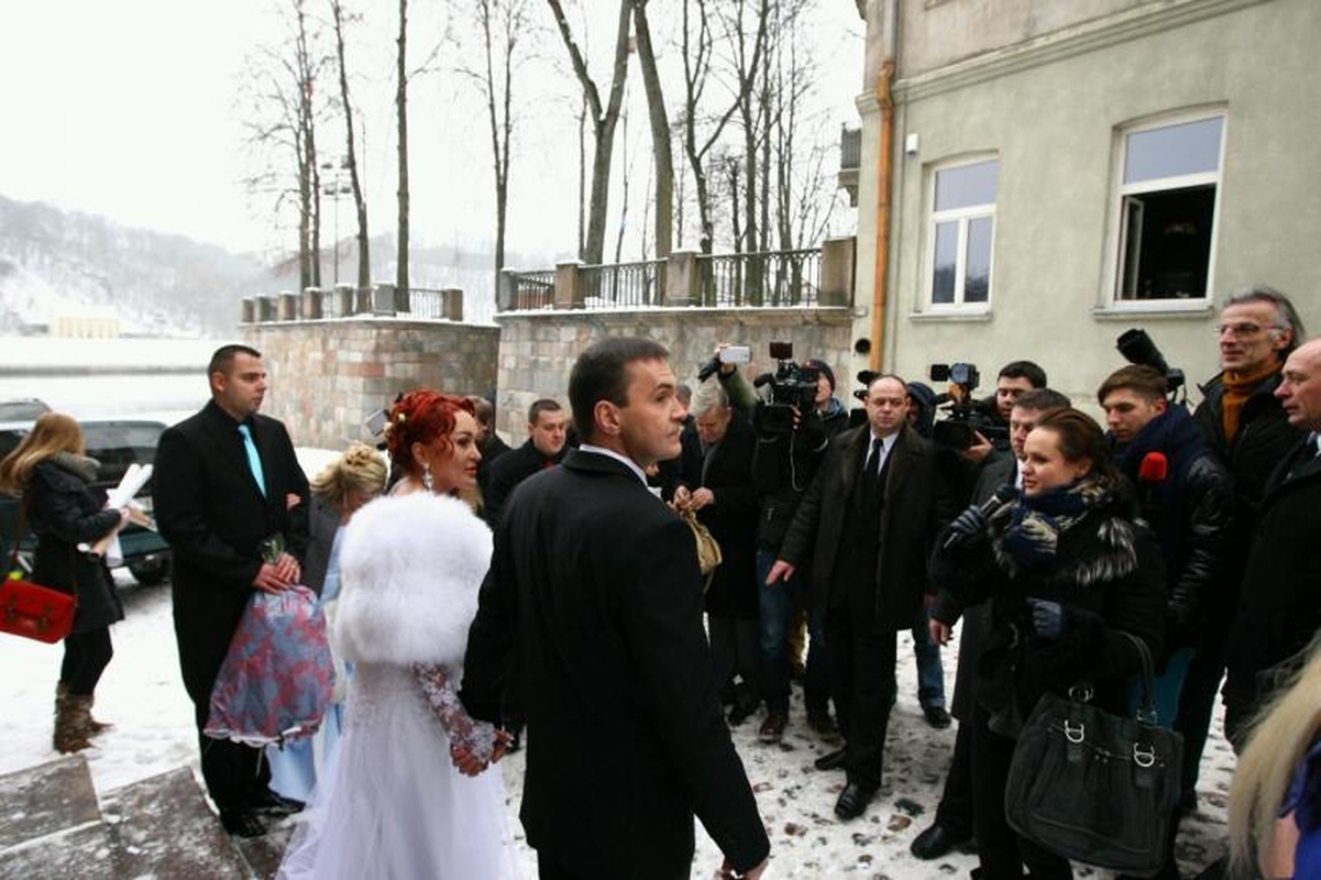 Ištekėjusiai Dž. Butkutei palinkėjo susilaukti 12 vaikų