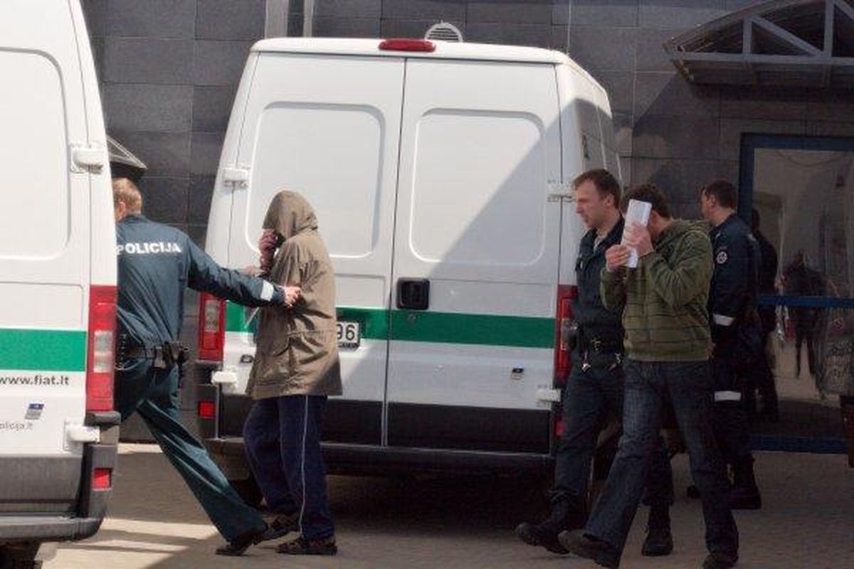 Išžaginimo greitosios pagalbos automobilyje byla - už uždarų durų
