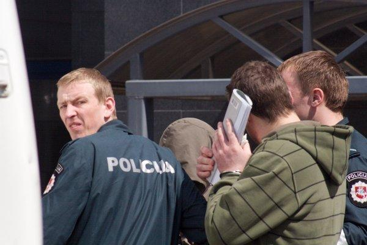 Išžaginimo greitosios pagalbos automobilyje byla - už uždarų durų