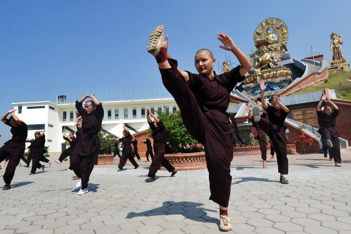 Nepalo vienuolės praktikuoja  kung fu   