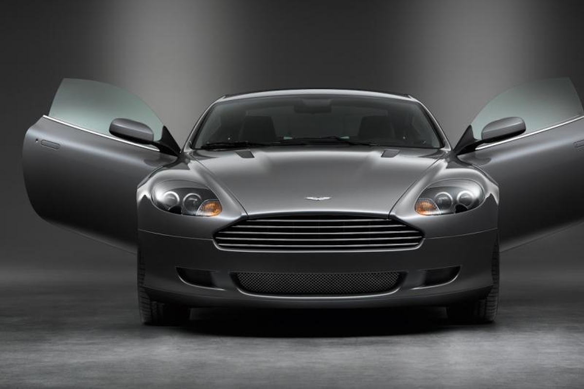 Gatvėje užfiksuotas ateities „Aston Martin DB9 Spy“