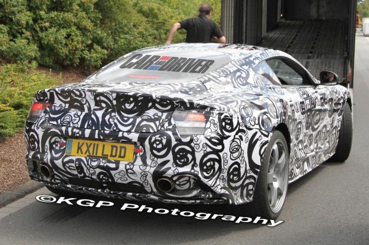Gatvėje užfiksuotas ateities „Aston Martin DB9 Spy“
