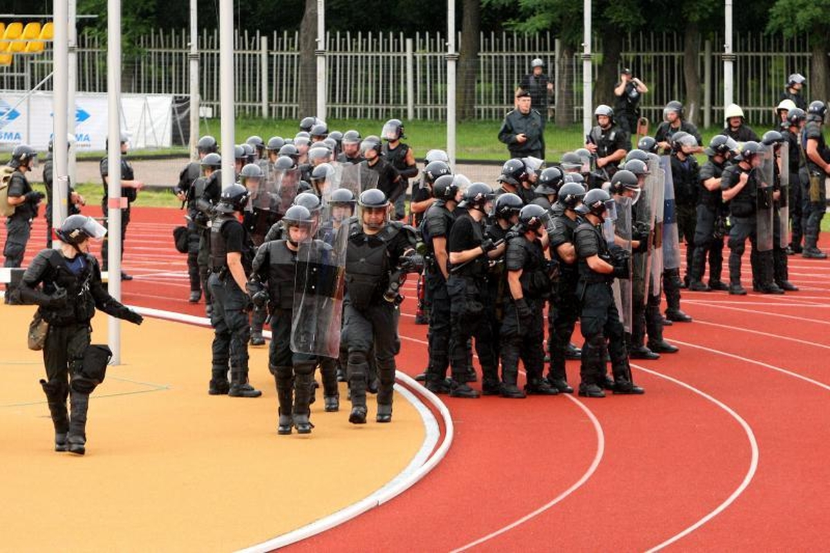 Olandų futbolo sirgaliai jau Kaune, lenkai jau spėjo pasižymėti (pildoma)