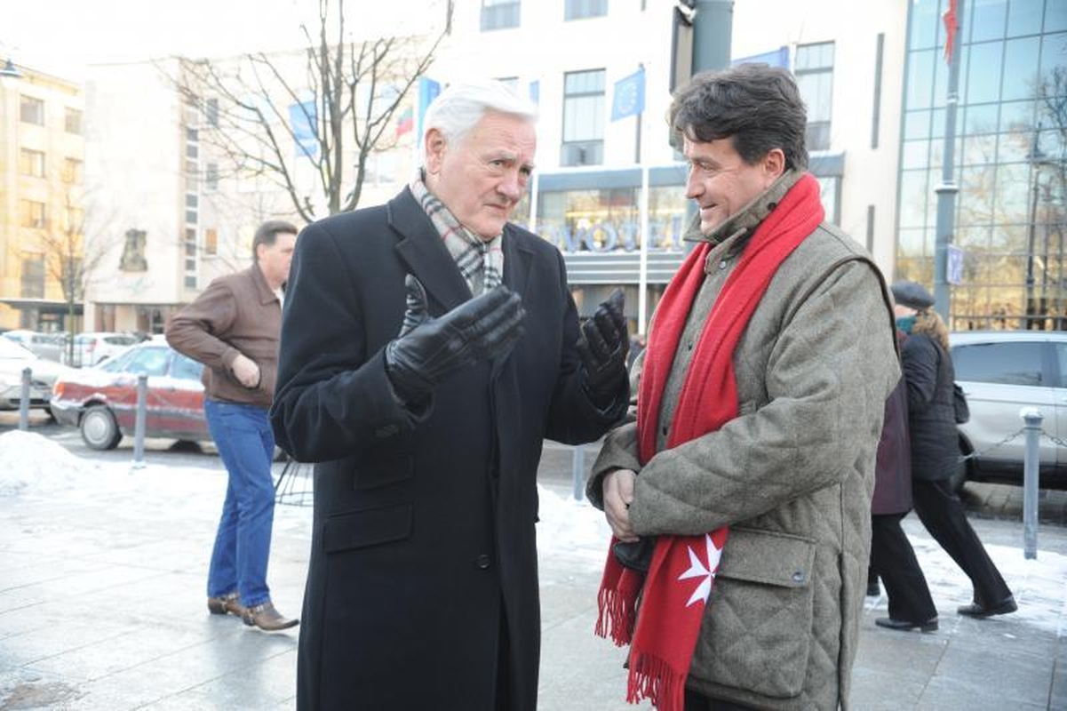 V. Adamkus: turime nepamiršti vienišų žmonių 