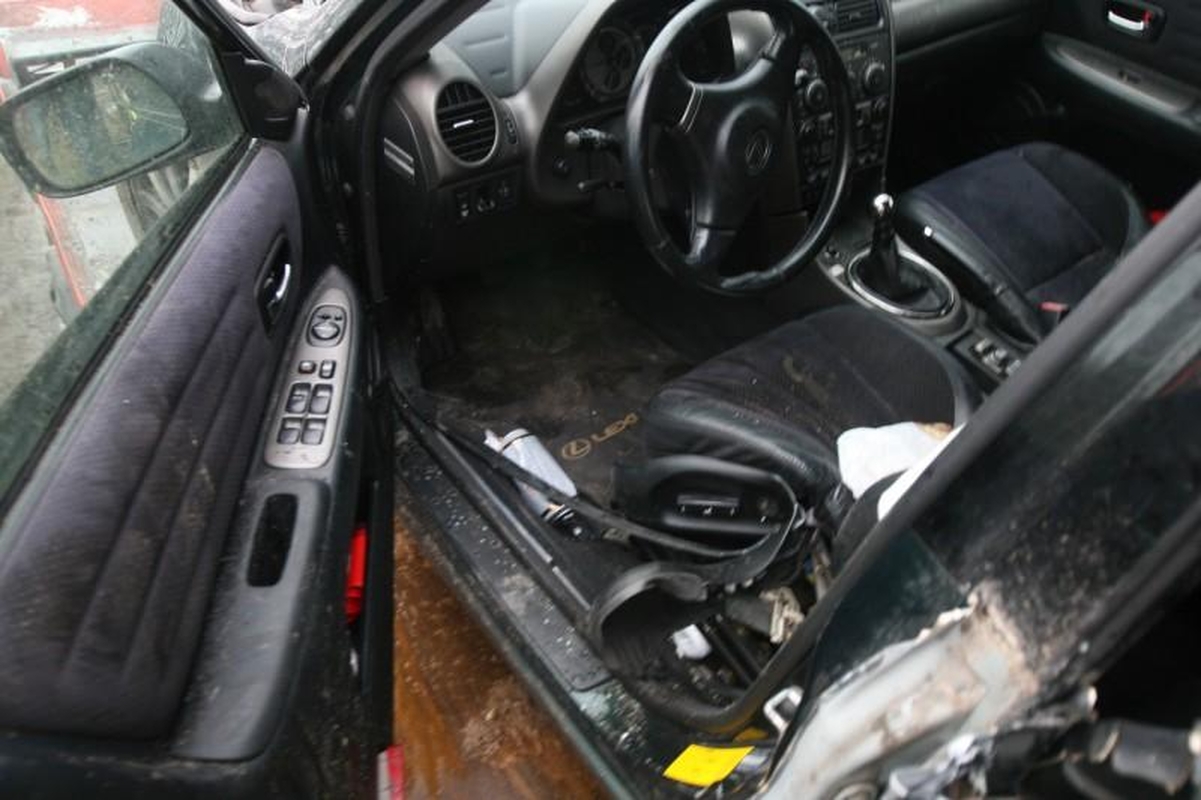 Vilniuje į medžius atsitrenkė „Lexus“, ligoninėje trys žmonės