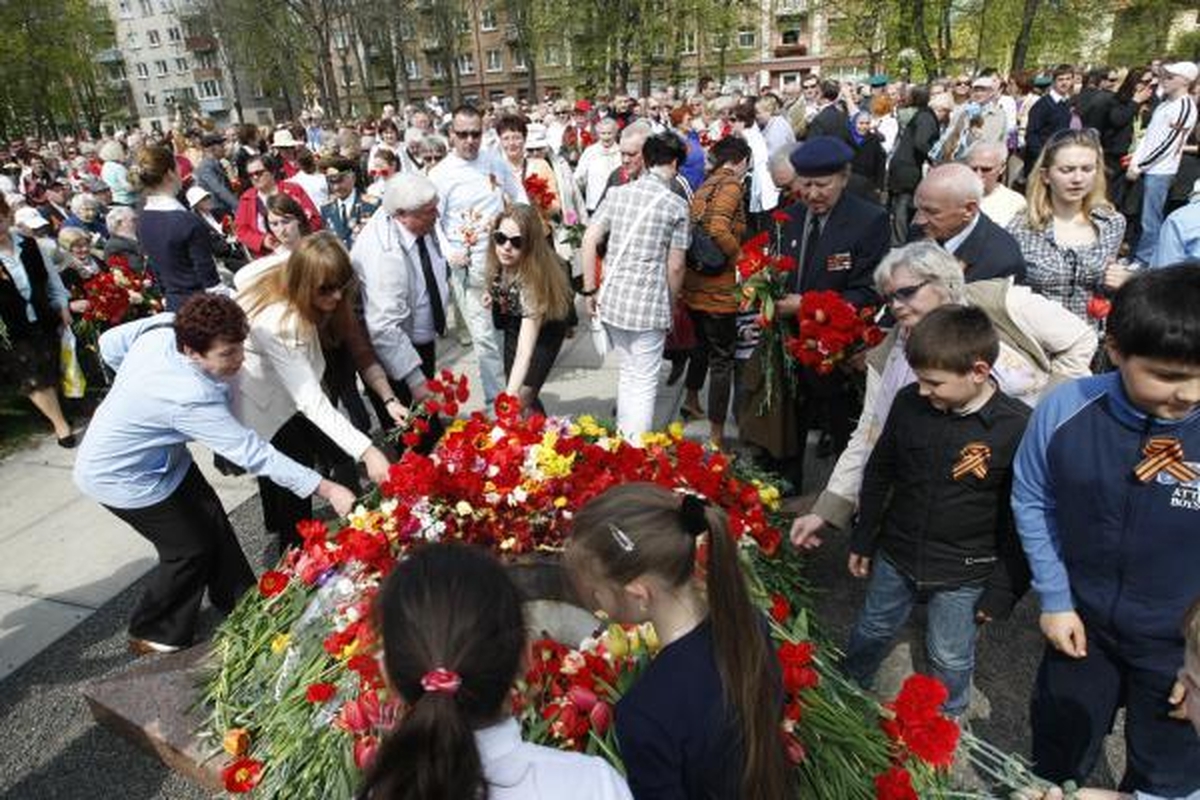 Pergalės diena Klaipėdoje: gėlės ir padėkos veteranams