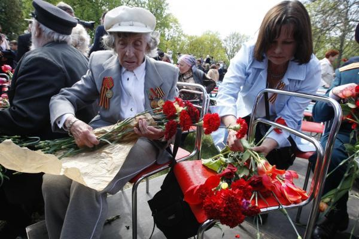 Pergalės diena Klaipėdoje: gėlės ir padėkos veteranams