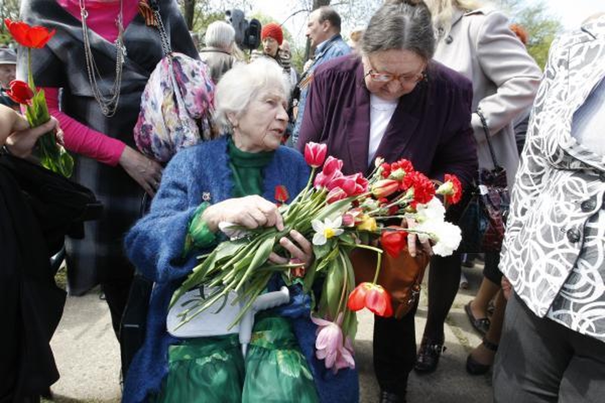 Pergalės diena Klaipėdoje: gėlės ir padėkos veteranams