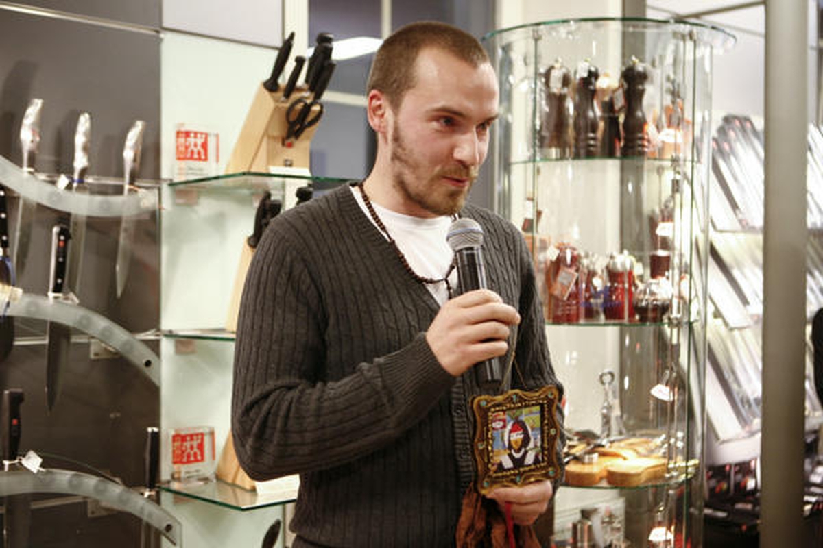 Žinomi vilniečiai kartu papuošė Kalėdų eglutę