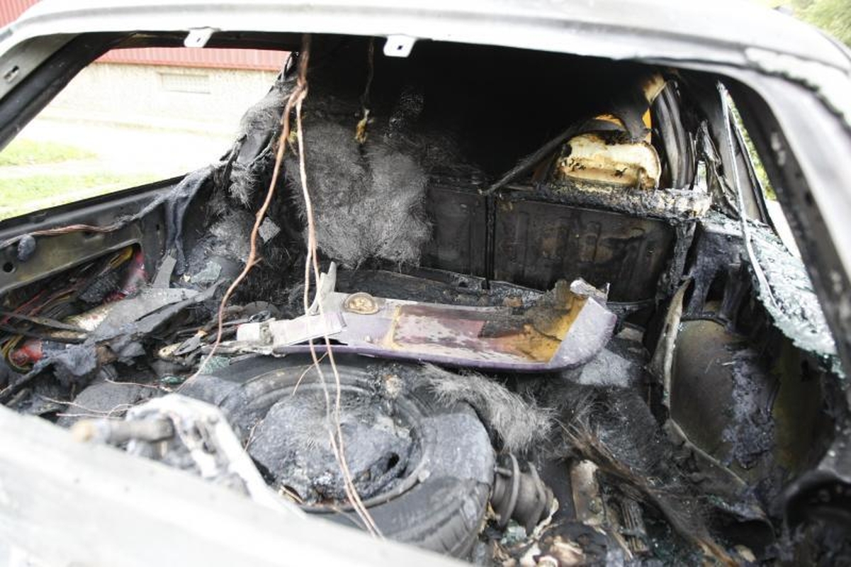 Klaipėdoje Gedminų gatvėje degė trys automobiliai