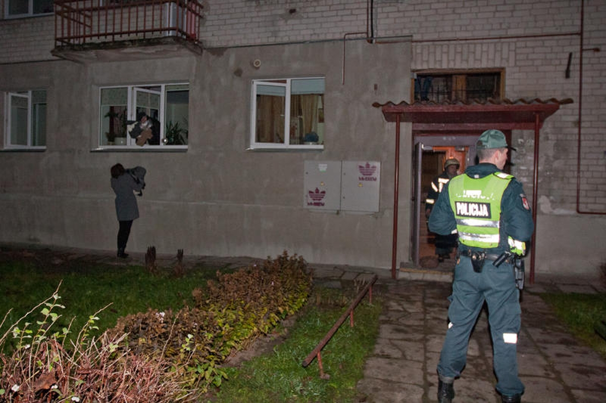 Per gaisrą Salininkuose žuvo vienas žmogus, du smarkiai apdegė