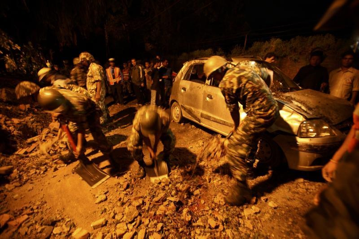 Po žemės drebėjimo Indijos ir Nepalo pasienyje – 45 žuvusieji