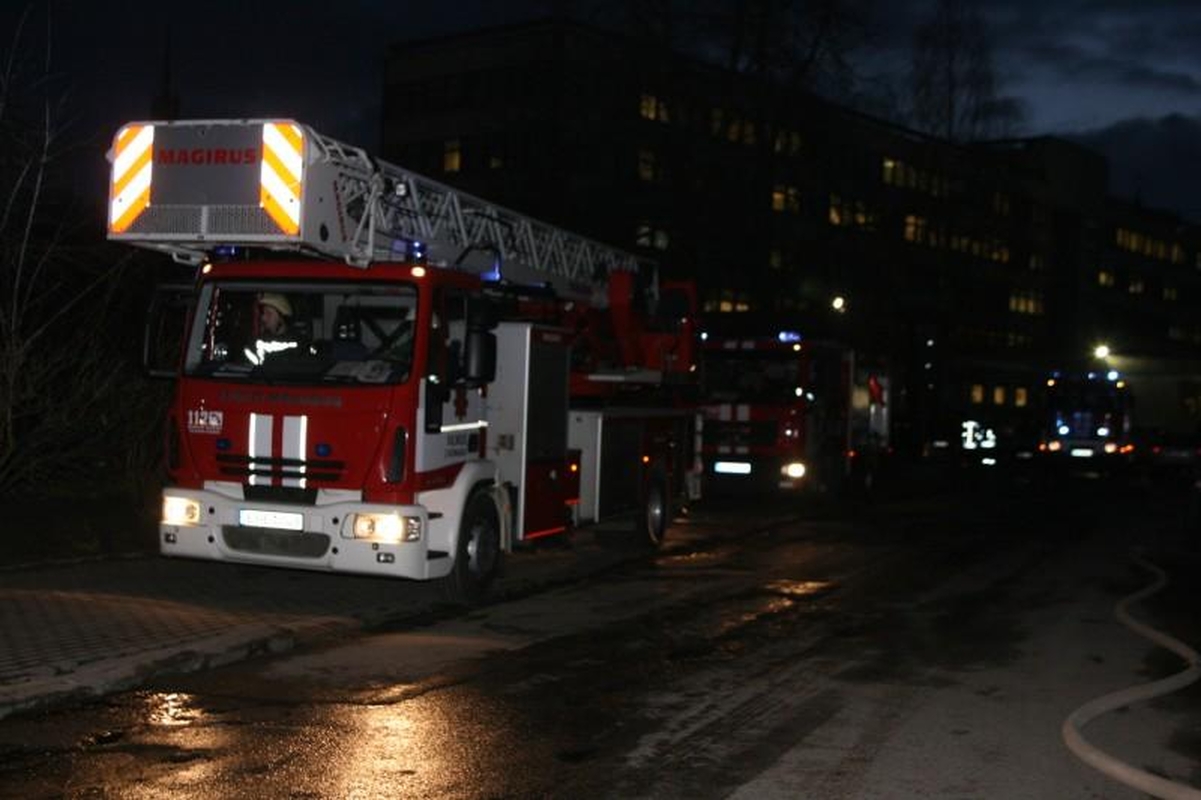 Per gaisrą kaliniai dangstė ventiliacijos angas, daužė langus