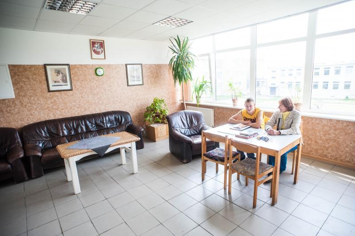 Profesinės mokyklos perpildytos ir dėl reklamos pliaže?