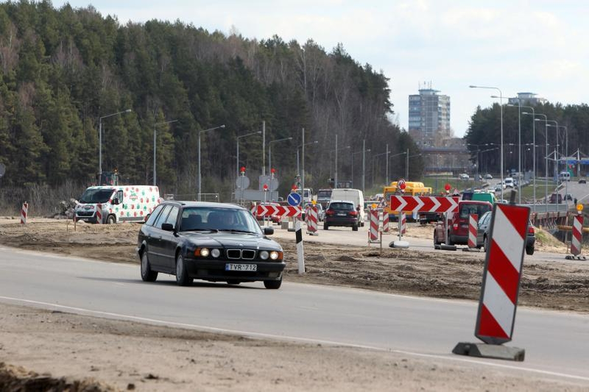 Kelininkai miesto vadovams: versimės per galvą, bet tiltą baigsim