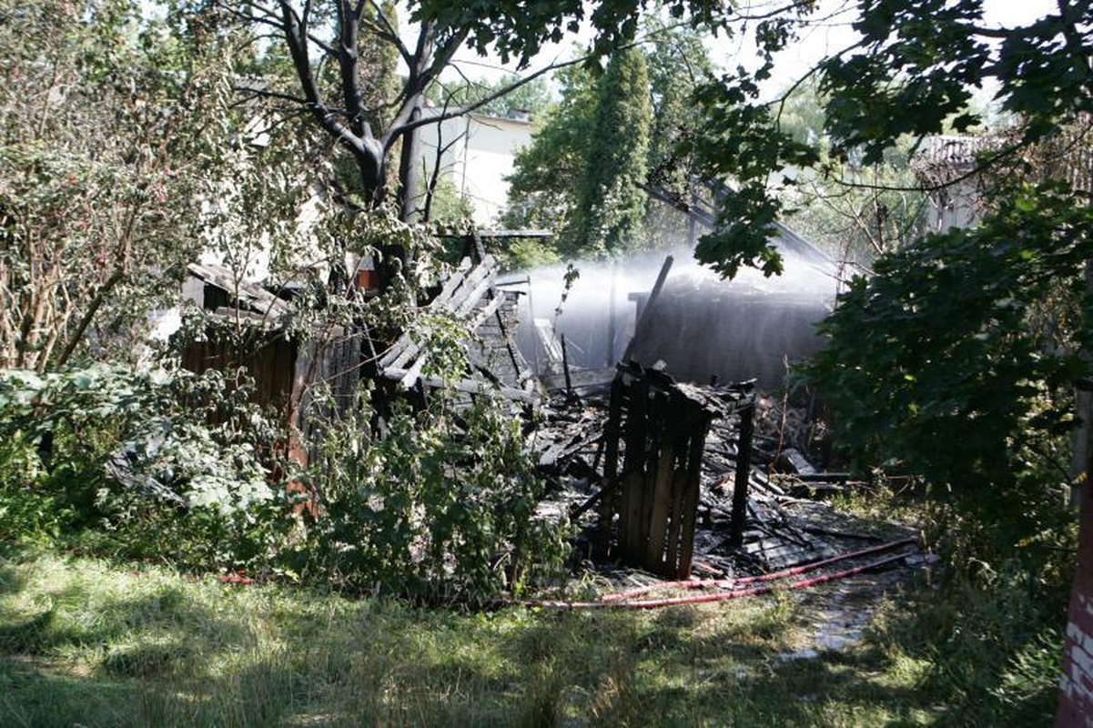 Netoliese Vilniaus centro degė gyvenamasis namas