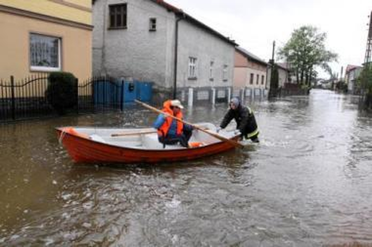 Prognozė: potvynius Lenkijos pietuose sukėlė smarkios liūtys, kurios, pasak sinoptikų, nesiliaus iki penktadienio.