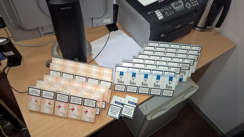 Pasieniečiai demaskavo pigesnių cigarečių prasimaniusias koleges