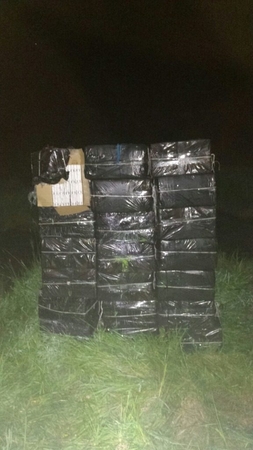 Kontrabandininkai bandė atplukdyti 10 tūkst. pakelių cigarečių
