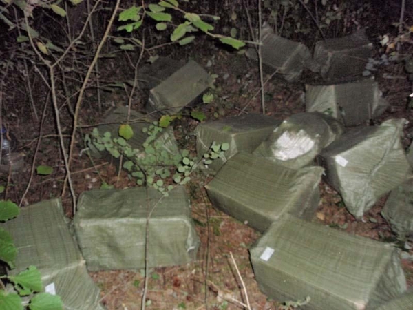 Šalčininkų rajone kontrabandininkai prarado 11 tūks. pakelių cigarečių