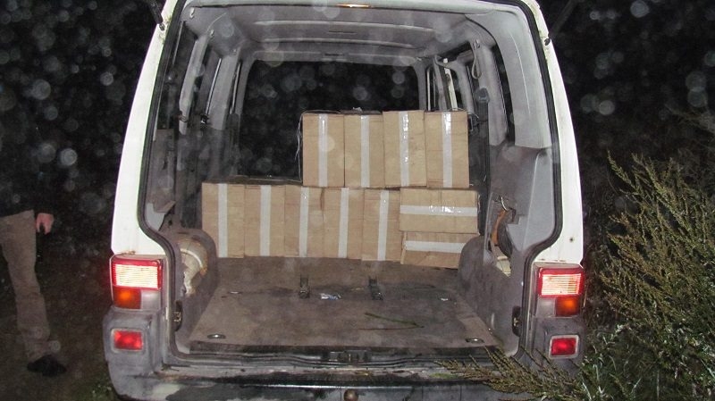 Cigaretes iš Baltarusijos kontrabandininkai nešė kopėčiomis 