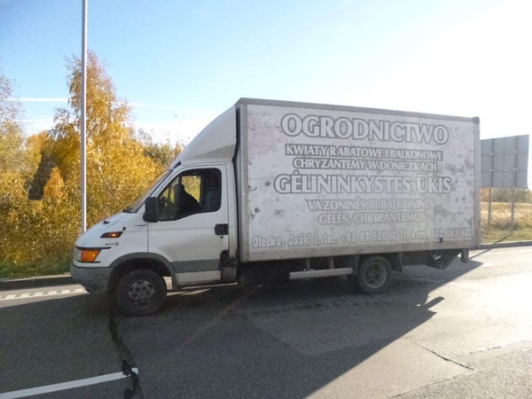 Girtas lenkas į Kauną vežė gėlių
