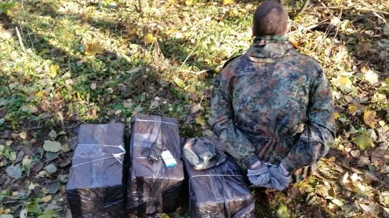 Sulaikyti du kontrabandininkai ir pusketvirto tūkstančio pakelių rūkalų