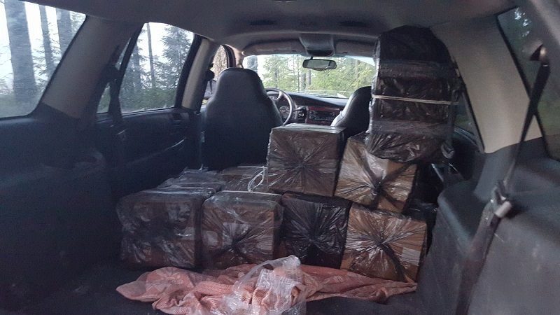 Kontrabandininkai spruko palikę automobilį su cigaretėmis