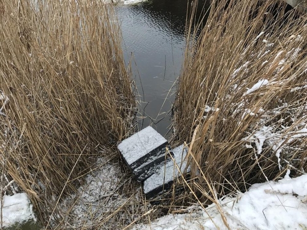 Pasieniečiai iš Šalčykščios upės išraukė baltarusiškų cigarečių krovinį