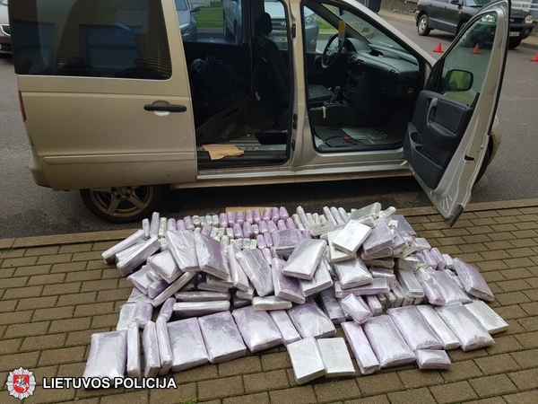 Smūgis narkotikų mafijai: sulaikyta hašišo daugiau kaip už 2 mln. eurų
