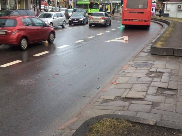 Autobuso ir BMW avarija įžiebė liudininkų ginčą