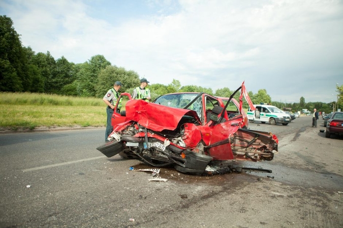 Po gaudynių – kraupi avarija ir trys sužaloti žmonės