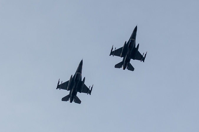 NATO naikintuvai tris kartus kilo atpažinti ir palydėti Rusijos orlaivių