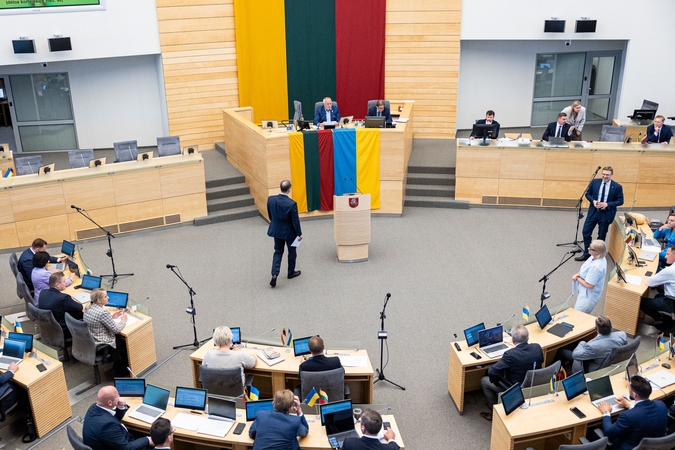 Paluckas atsako į Seimo narių klausimus