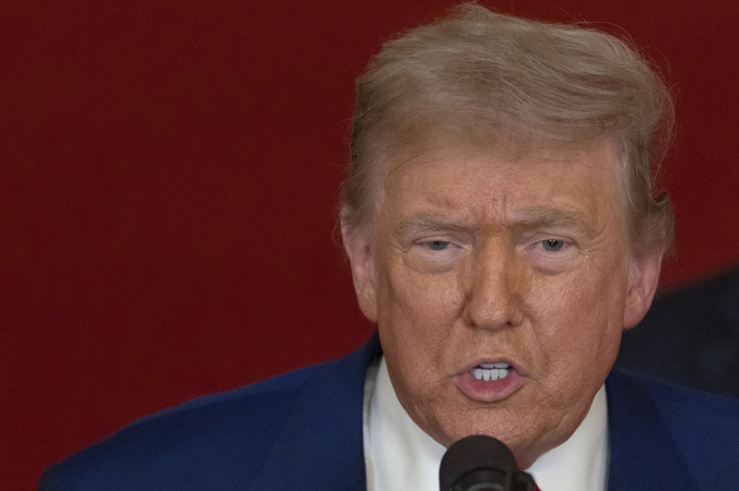 Donaldas Trumpas Irano išpuolį prieš JAV bazę Katare pavadino silpnu atsaku