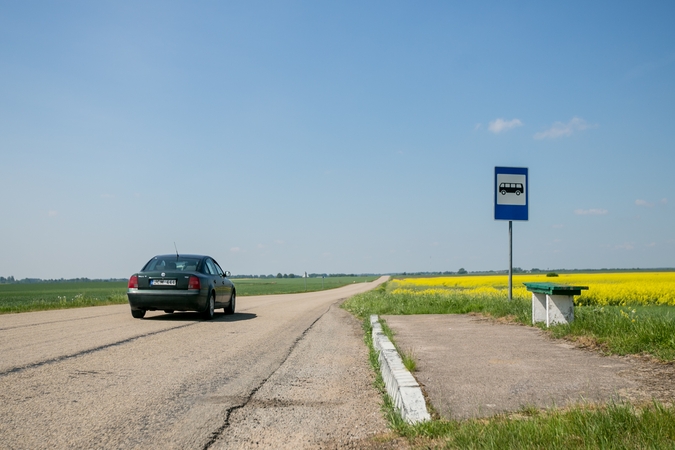Realybė: žmonės skundžiasi, kad prarado galimybę autobusais iš rajonų centrų pasiekti didžiuosius miestus.