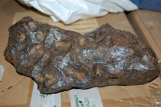 Koks Kauno oro uoste muitininkų paimto meteorito likimas?