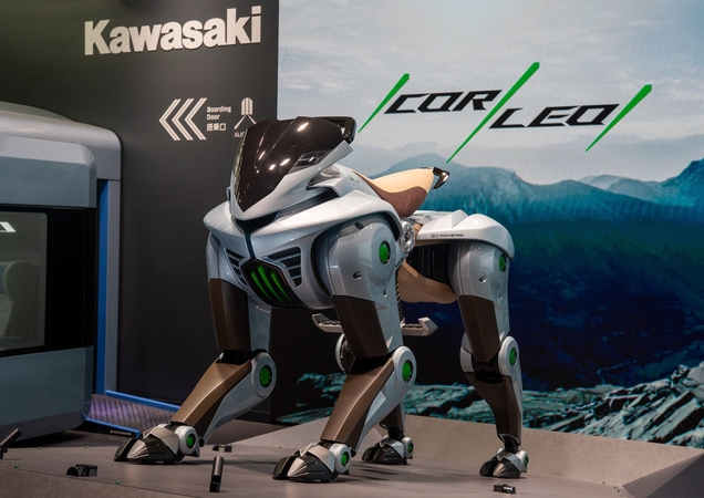 Japonijos motociklų gamintoja „Kawasaki“ pristato robotą – žirgą