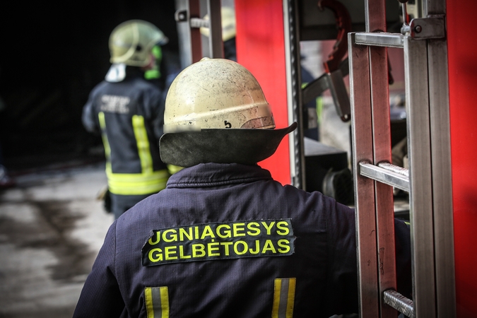 Klaipėdoje degė medinis kioskas: įtariamas padegimas