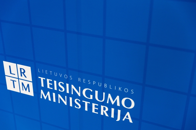 STT vertins Teisingumo ministerijos siekį perimti valstybės bylas vietos ir užsienio teismuose