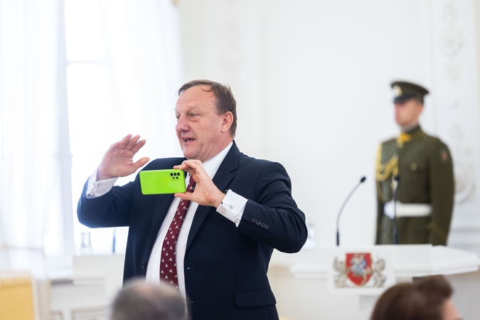 Prezidentūroje įteikti valstybės apdovanojimai: įvertinti ir Pabradėje žuvę JAV kariai