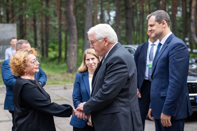 Paluckas su Vokietijos prezidentu pagerbė Holokausto aukas Panerių memoriale