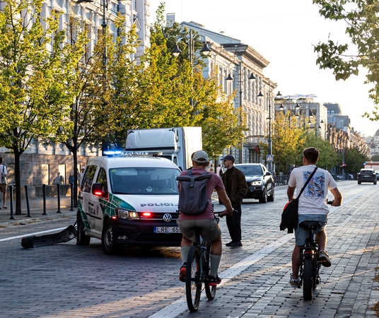 Gedimino prospekte į avariją pateko policijos automobilis
