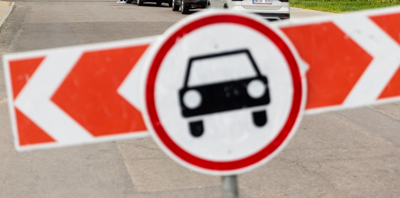 Dėl skubaus remonto apribotas eismo judėjimas: vairuotojai raginami vengti šios vietos