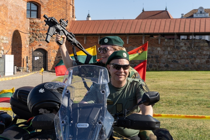 Motošaulių sutikimas prie Kauno pilies