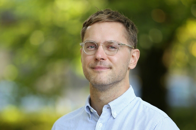Keblumai: V. Ežerskio teigimu, Lietuvoje prieglobsčio ieškantiems pabėgėliams trūksta socialinių ryšių, sunku susirasti draugų ir sklandžiai įsilieti į vietos bendruomenę.