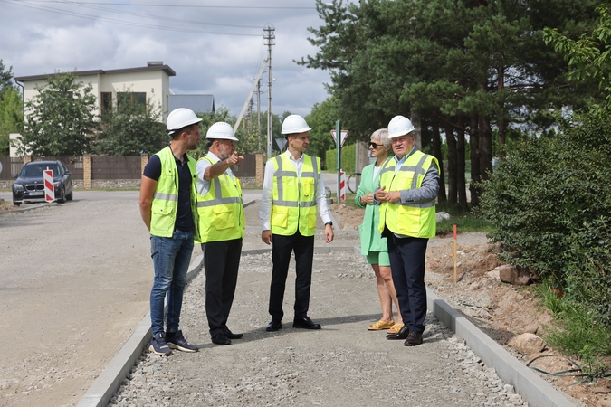 Dialogas: statybvietėse Kauno rajono meras V. Makūnas bendravo su rangovais, domėjosi projektų įgyvendinimu.