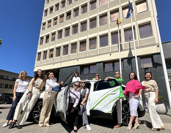 Moterų iššūkio ralyje debiutuos ir vienuolika Klaipėdos jūrų uosto direkcijos dailiosios lyties atstovių, susibūrusių į tris komandas iškalbingais pavadinimais : „Klaipėdos uostas – Veni, Vidi ir Vici“.