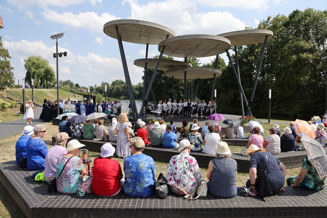 Tradicija: liepos 24 d. Garliavos Kaimynystės parke vyks jau 5-asis respublikinis neįgaliųjų draugijų vokalinių kolektyvų festivalis „Dainų tiltai“. 